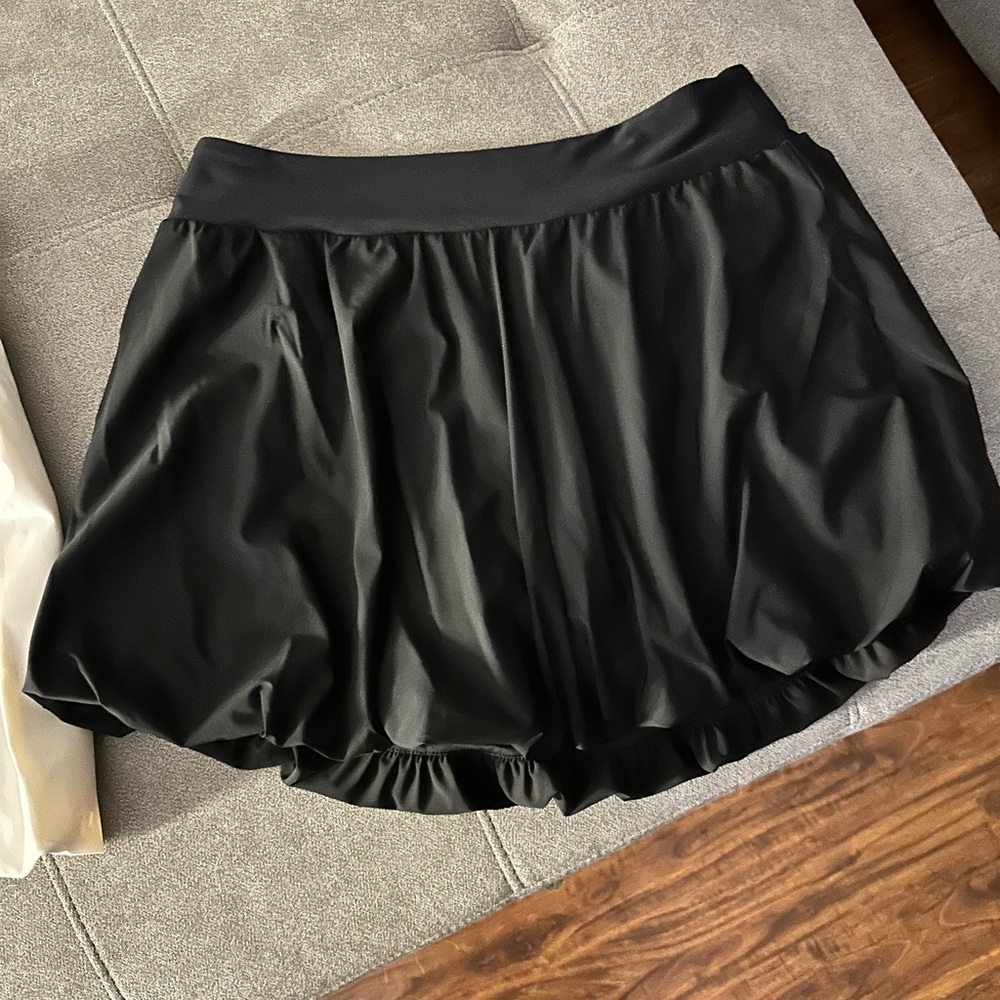 Old Navy Women's Black and Cream Skorts bubble hem - Picture 5 of 6